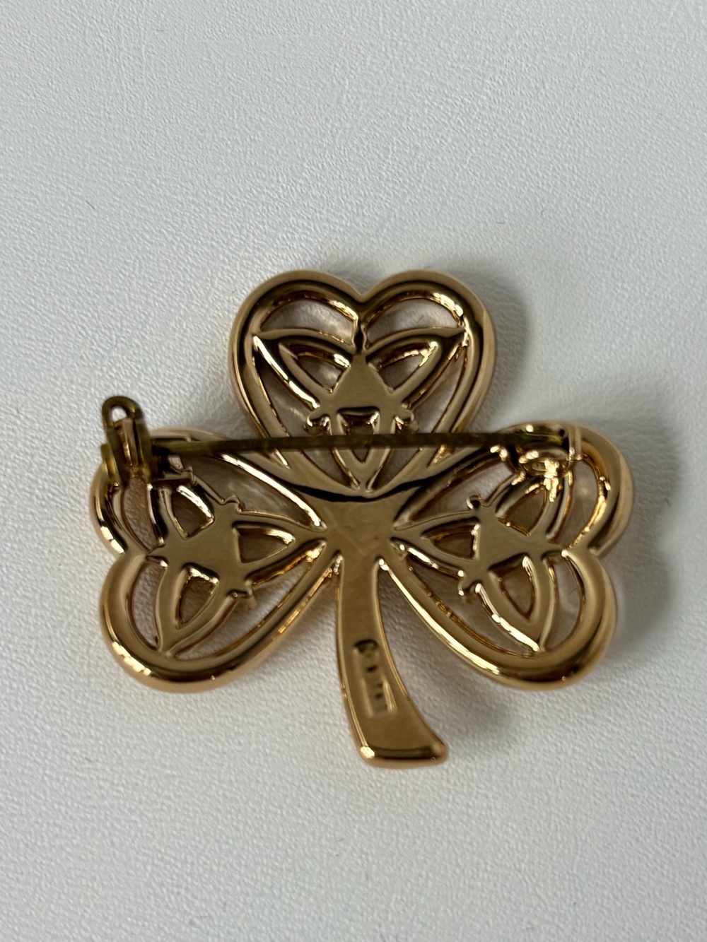 18K Gold Plated Shamrock  Brooch with Trinity Knot Leaves and Green Stone - Picture 4 of 12